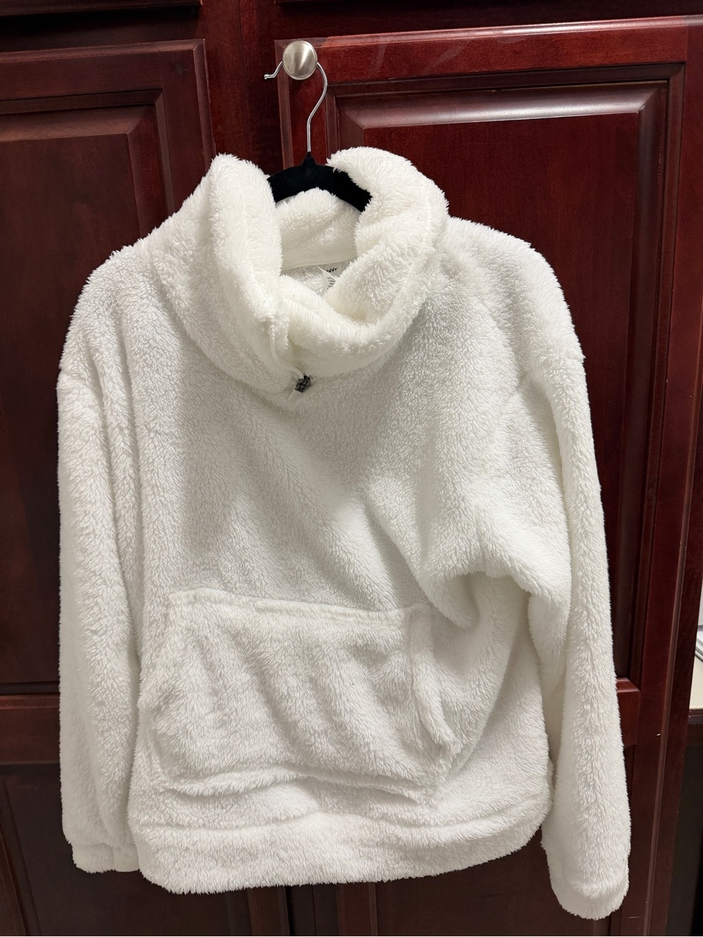 Like NEW Nicole Miller white fleece pullover size MEDIUM super soft!